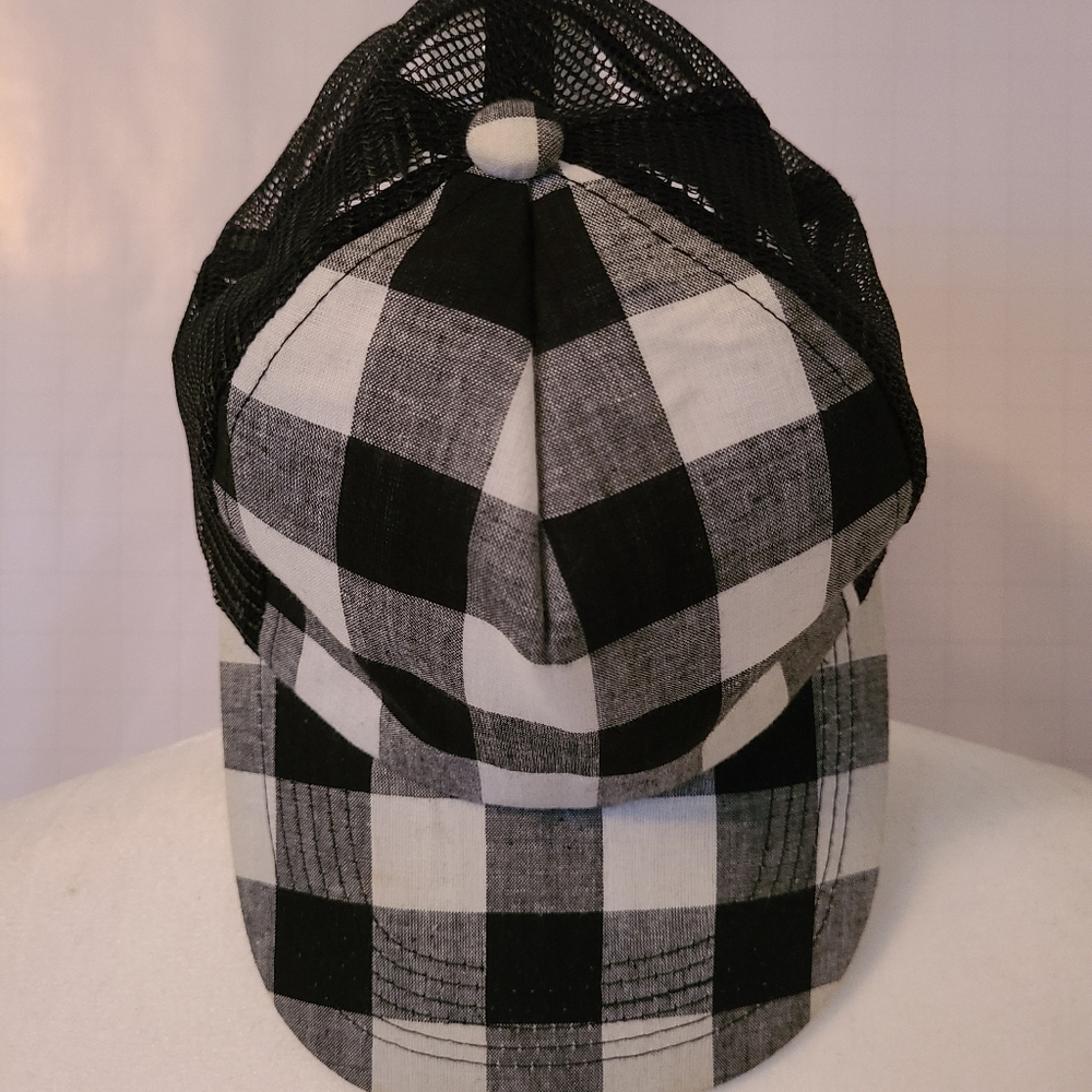 Checkerboard Design Hat - Picture 4 of 12